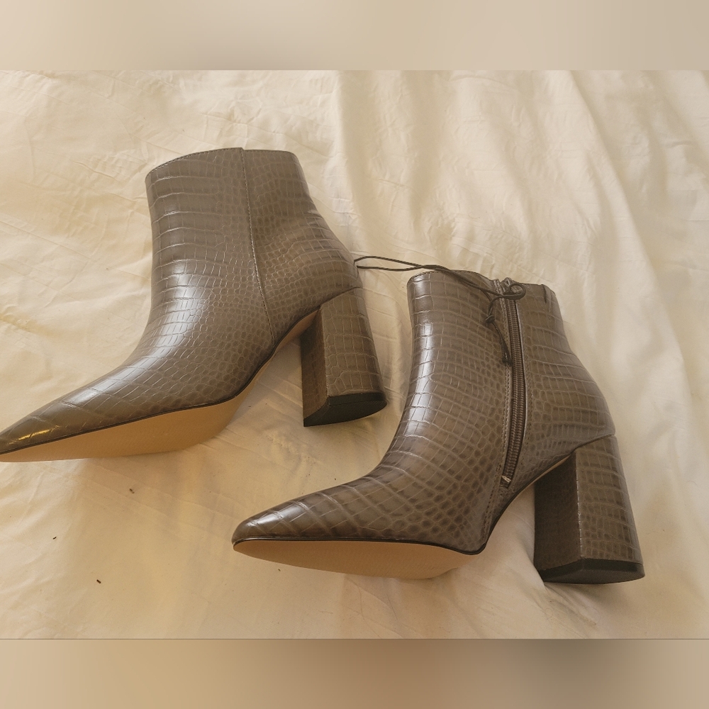 Express Ankle booties size 6 NWT 3 1/2 Inches